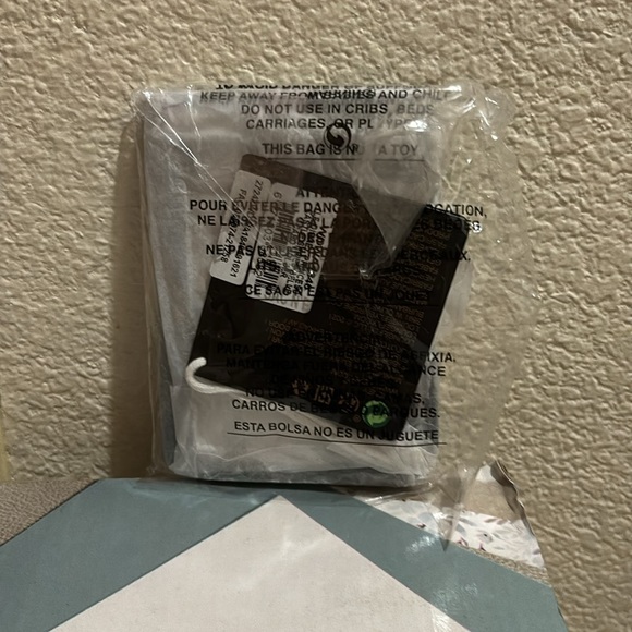 Loungefly Disney Beauty and the Beast cardholder - Picture 2 of 2